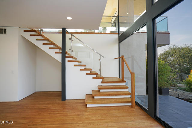 1325 Linda Rosa Avenue, Los Angeles CA: https://media.crmls.org/mediaz/7e196685-c56e-470c-a297-af21c94ba080.jpg