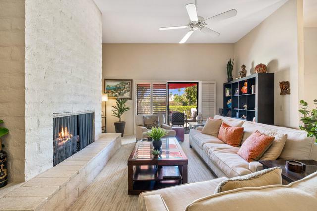 74903 Chateau Circle, Indian Wells CA: https://media.crmls.org/mediaz/7e19fa3f-a058-46dd-ad61-f4d3122adcde.jpg