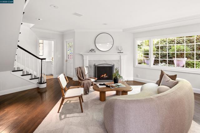 9 El Sueno, Orinda CA: https://media.crmls.org/mediaz/7e1ae4df-db54-49d7-ab1c-c8d217013a25.jpg