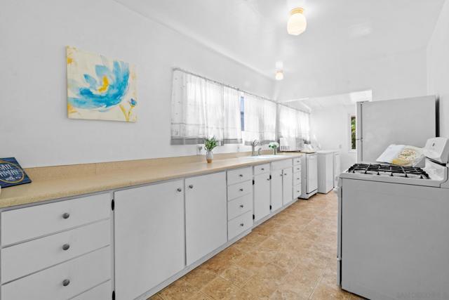 1978 Beryl St, San Diego CA: https://media.crmls.org/mediaz/7e1b160e-213a-4ee1-8496-98b666341975.jpg