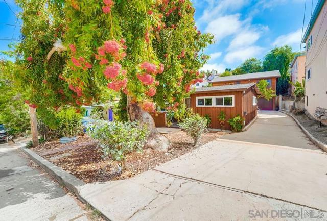 4341 43 Banning St, San Diego CA: https://media.crmls.org/mediaz/7e1b4864-ec22-499e-abad-d39bc6c9ab78.jpg