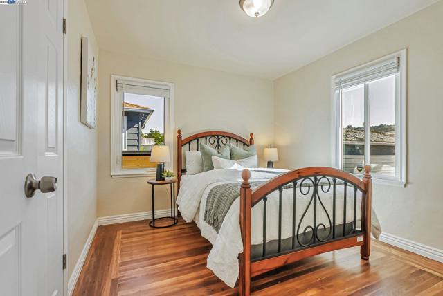 10500 Byron Ave, Oakland CA: https://media.crmls.org/mediaz/7e1b6fec-dc7b-47e9-95aa-4dc580e7e69d.jpg