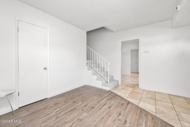 22002 Ybarra Road, Woodland Hills CA: https://media.crmls.org/mediaz/7e1bf401-eab0-41b9-b128-128b9030d61e.jpg