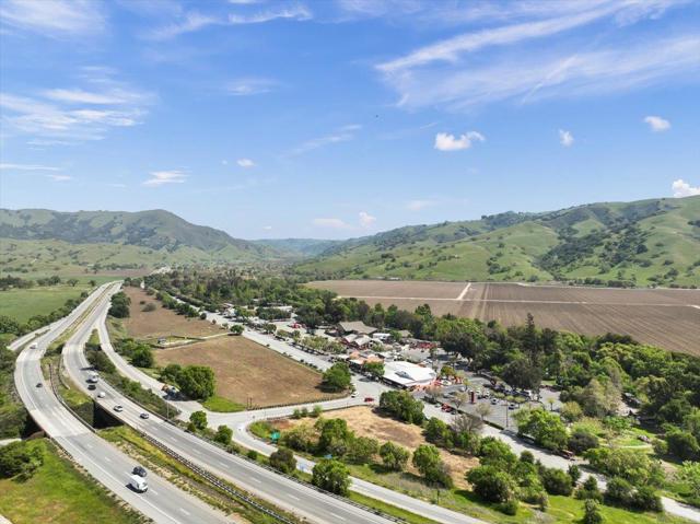 22500 Pacheco Pass Hwy,  CA: https://media.crmls.org/mediaz/7e1c1c3b-40e5-43f9-b772-a13893535a2f.jpg