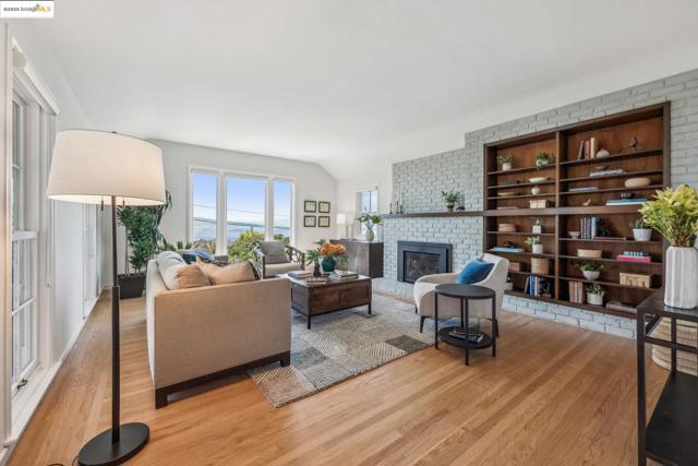 267 Columbia Ave, Kensington CA: https://media.crmls.org/mediaz/7e1c2602-d3a4-413a-8519-cd06e69e85d2.jpg