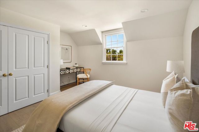 404 S Westgate Avenue, Los Angeles CA: https://media.crmls.org/mediaz/7e1c3089-73a1-421e-91c0-517ffa184afd.jpg