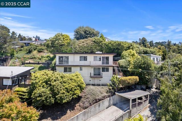 51 Rincon Rd, Kensington CA: https://media.crmls.org/mediaz/7e1c6ab0-40ed-4486-ab37-4a9e964ba7b7.jpg