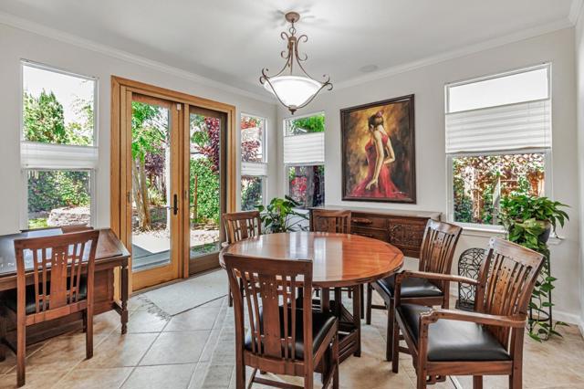 975 Oak Brook Way, Gilroy CA: https://media.crmls.org/mediaz/7e1ca58b-0424-41a8-8b80-fdc295e69273.jpg