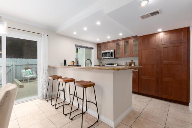 Detail Gallery Image 5 of 26 For 827 Del Mar Downs Rd #E,  Solana Beach,  CA 92075 - 3 Beds | 2/1 Baths