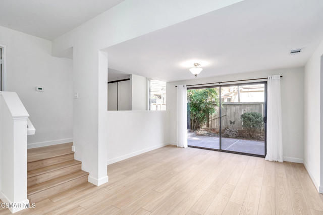 3011 Marigold Place, Thousand Oaks CA: https://media.crmls.org/mediaz/7e1d925f-1b6f-48e0-9a16-cecf186bb688.jpg