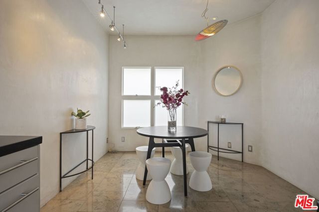 2115 3rd Street, Santa Monica CA: https://media.crmls.org/mediaz/7e1dc14e-aad2-4bf1-9441-4f129b3ff215.jpg
