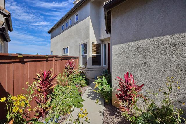 Detail Gallery Image 4 of 10 For 5548 Foxtail Loop, Carlsbad,  CA 92010 - 4 Beds | 3 Baths