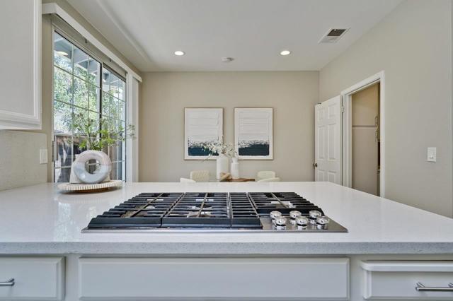 304 Windmill Park Lane, Mountain View CA: https://media.crmls.org/mediaz/7e1f0202-760e-45da-a341-8e1a414eb75a.jpg