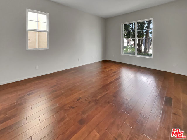 5692 Como Circle, Woodland Hills CA: https://media.crmls.org/mediaz/7e1f2318-263a-4522-90ff-afcb36e168cc.jpg