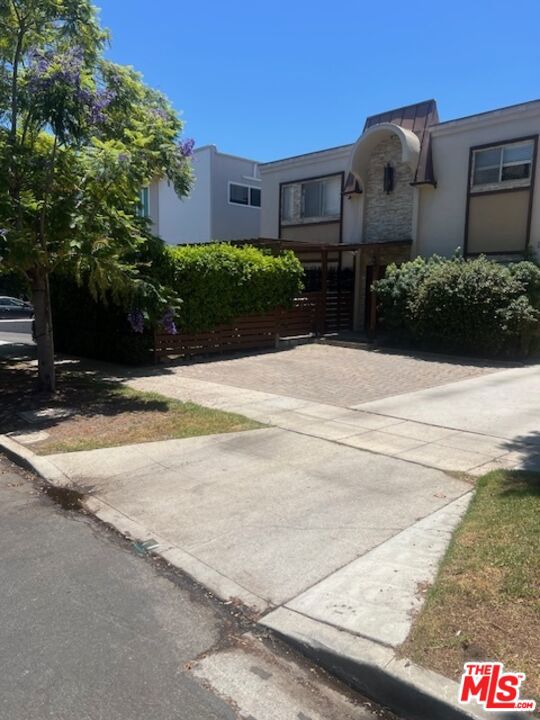 1921 Pelham Avenue, Los Angeles CA: https://media.crmls.org/mediaz/7e1f9766-eeee-49da-bc74-6b6702f548de.jpg