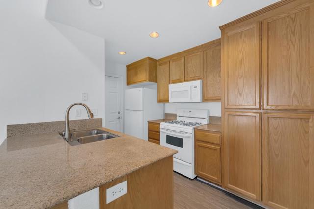 1544 Rosette Way, Gilroy CA: https://media.crmls.org/mediaz/7e1fb181-7caa-4325-97d8-ac667f7db2ed.jpg