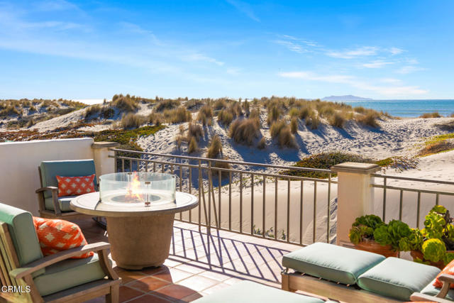1571 Mandalay Beach Road, Oxnard CA: https://media.crmls.org/mediaz/7e20187d-0ed3-40f4-bd63-ada5d2b346de.jpg