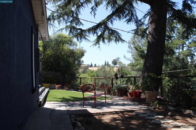 1952 Montclair Court, Walnut Creek CA: https://media.crmls.org/mediaz/7e201fc2-4977-4ffd-bf31-47d563ba34d9.jpg