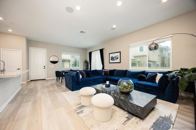 2097 Bluestone Cir, Chula Vista CA: https://media.crmls.org/mediaz/7e207eb8-74d5-4379-b96e-824f84d27aeb.jpg