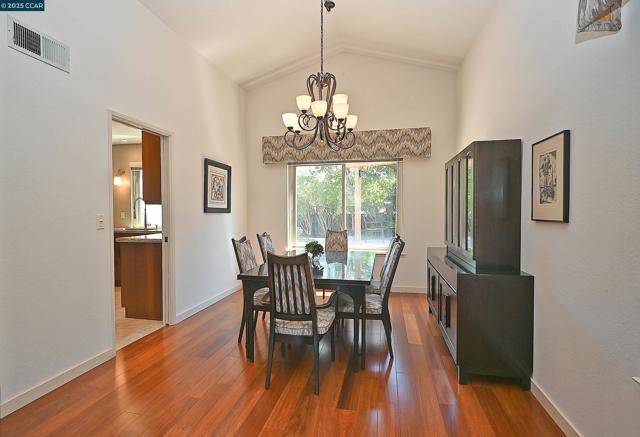 594 Morning Glory Dr, Benicia CA: https://media.crmls.org/mediaz/7e20be05-d59e-41bb-9fb2-f765c9524be6.jpg