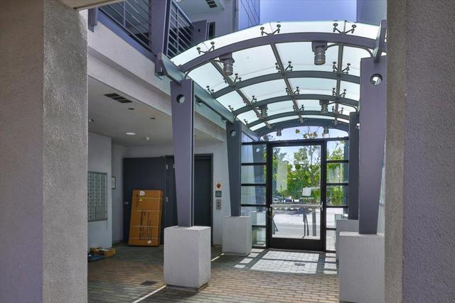10745 N De Anza Boulevard, Cupertino CA: https://media.crmls.org/mediaz/7e210878-4a3a-456e-8f6a-6c84045c23e0.jpg