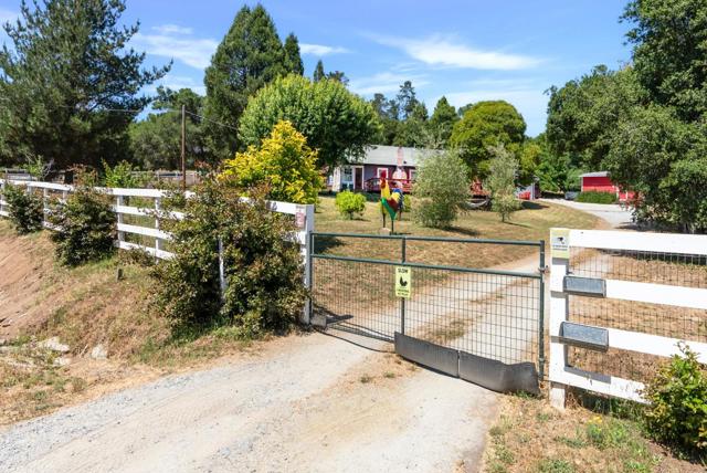 2165 Cox Road, Aptos CA: https://media.crmls.org/mediaz/7e210c49-f54e-407f-b773-660b9bbb8e2c.jpg