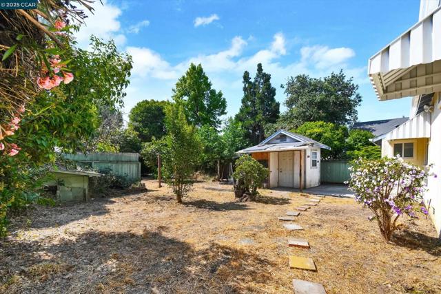 973 Paradise Blvd, Hayward CA: https://media.crmls.org/mediaz/7e2121d4-7985-45da-9323-90bf7d584f6b.jpg