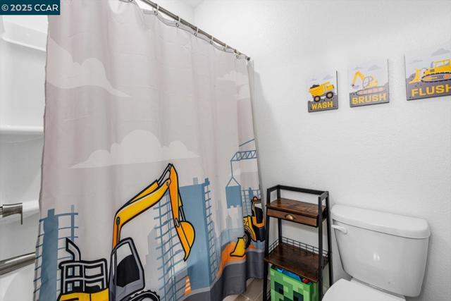 205 Goose Creek Ave, Brentwood CA: https://media.crmls.org/mediaz/7e217ed3-172a-458e-9614-46c492b93e8f.jpg