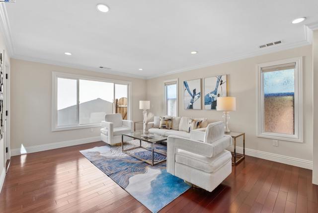 12763 Camrose Ave, Saratoga CA: https://media.crmls.org/mediaz/7e21c3de-0d49-4bcb-9730-b42760600f05.jpg
