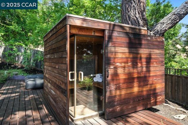 1341 Juanita Dr, Lafayette CA: https://media.crmls.org/mediaz/7e22751b-07c9-4a2e-ba73-290e952359d1.jpg
