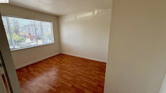 10100 Walnut, Oakland CA: https://media.crmls.org/mediaz/7e22f405-f3e8-467b-880d-e540d5038f3a.jpg