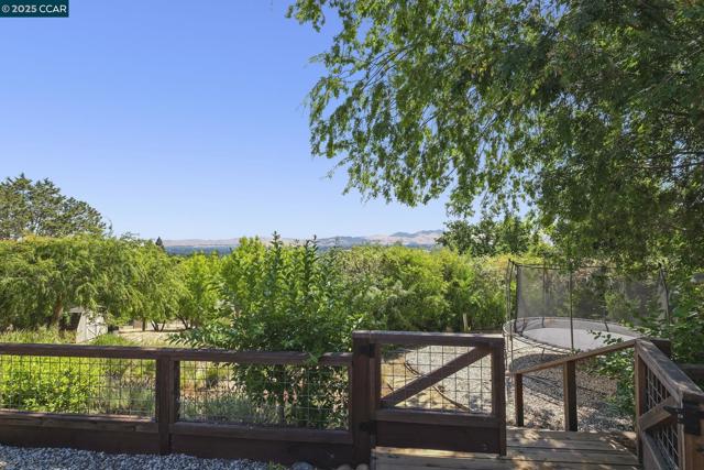 68 Terrace Rd, Walnut Creek CA: https://media.crmls.org/mediaz/7e231a53-a1e1-4a82-a37d-c75686830cab.jpg