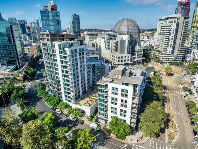 206 Park Blvd, San Diego CA: https://media.crmls.org/mediaz/7e234c31-6725-4d74-b331-7d5b8ac52c1d.jpg