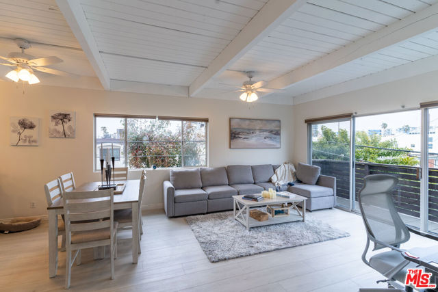 3900 PACIFIC Avenue, Marina del Rey CA: https://media.crmls.org/mediaz/7e236a03-3119-4c18-89cb-b4a99b0d751c.jpg