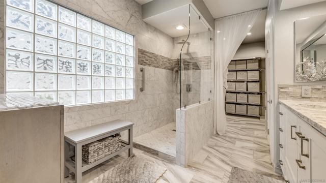 2352 Rock Crest Gln, Escondido CA: https://media.crmls.org/mediaz/7e237848-b99b-476e-a277-1ff2b51e4a45.jpg