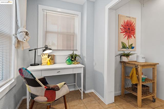 1547 68Th Ave, Oakland CA: https://media.crmls.org/mediaz/7e239388-76e0-4da0-bf39-87cac8631b26.jpg