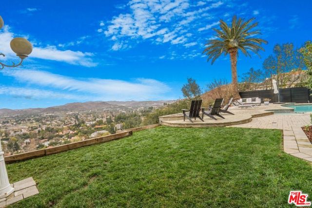 3485 Ridgeford Drive, Westlake Village CA: https://media.crmls.org/mediaz/7e23afac-b074-48ac-944b-9b4270ff9d20.jpg