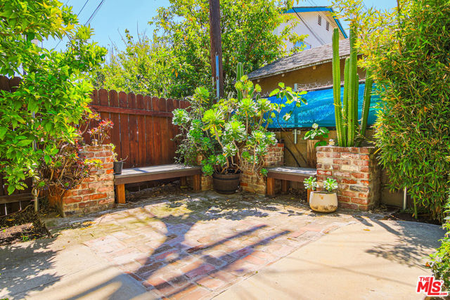 132 N Avenue 57, Los Angeles CA: https://media.crmls.org/mediaz/7e247c69-d655-43c8-a3e3-9ee0eaa38495.jpg