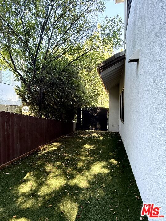 15020 Encanto Drive, Sherman Oaks CA: https://media.crmls.org/mediaz/7e24dec9-0675-4794-99c6-5605f594710e.jpg