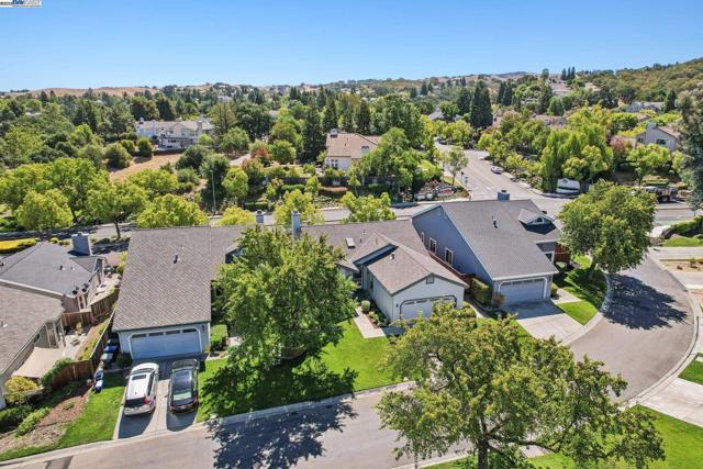 974 Clinton Pl, Pleasanton CA: https://media.crmls.org/mediaz/7e252b47-6829-4aab-a60f-cce6ea7a1799.jpg