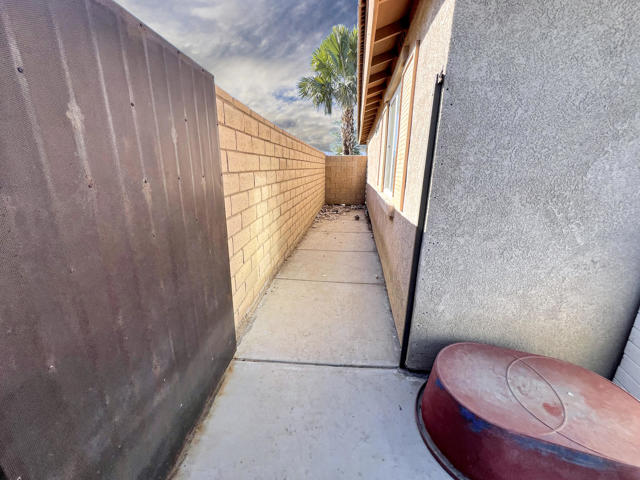 52402 Michelle Drive, Coachella CA: https://media.crmls.org/mediaz/7e253dff-fd6a-4dca-97dd-7e5dc95a8544.jpg