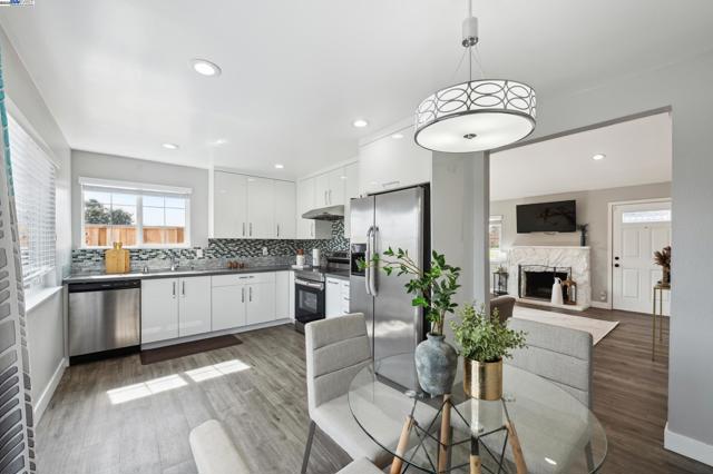 1300 Cirolero St, Milpitas CA: https://media.crmls.org/mediaz/7e2549f4-b187-4964-b0ed-5d85d8d15811.jpg