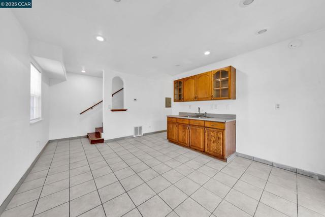 18127 Madison Ave, Castro Valley CA: https://media.crmls.org/mediaz/7e254da0-1c11-48d8-89d7-fea13ce32ee0.jpg