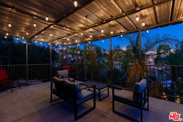 2738 Rinconia Drive, Los Angeles CA: https://media.crmls.org/mediaz/7e260c4c-b414-48da-a42a-ba047c5ea257.jpg