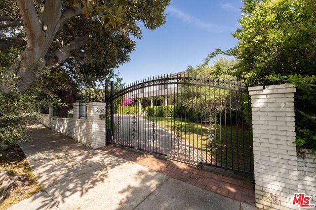 2324 N Vermont Avenue, Los Angeles CA: https://media.crmls.org/mediaz/7e262560-4c75-4310-b673-23b07f6529c2.jpg