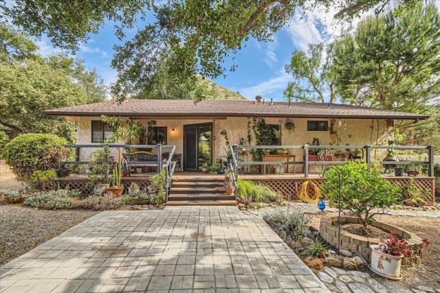 531 Silverbrook Dr, El Cajon CA: https://media.crmls.org/mediaz/7e262ef9-35ee-4dbe-b23b-1b0e9baa65bb.jpg