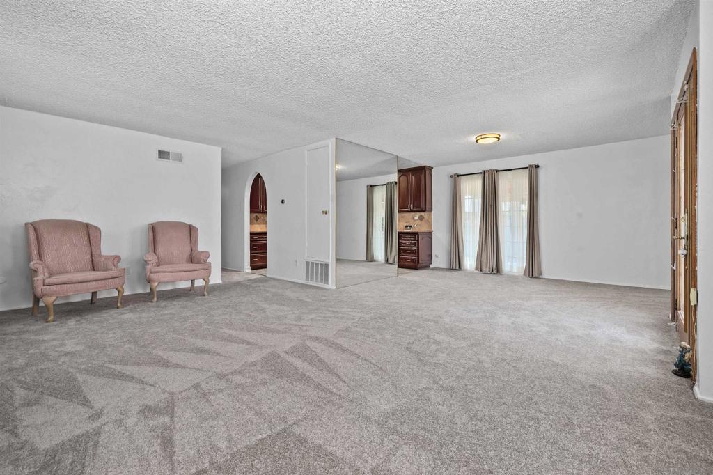 https://media.crmls.org/mediaz/7e264830-39c0-4de4-9b1d-df48e0ee186a.jpg?preset=X-Large