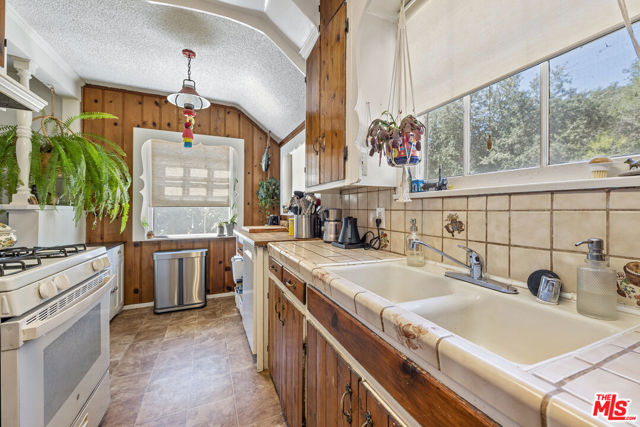 6349 Blanchard Canyon Road, Tujunga CA: https://media.crmls.org/mediaz/7e2663b5-fd1b-4542-8dc7-f67efdedc2b7.jpg