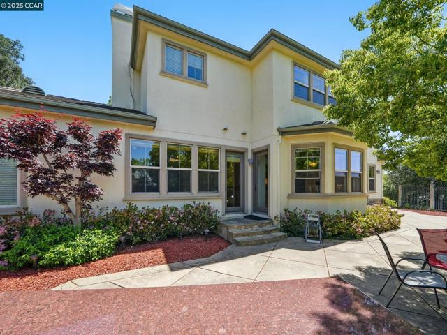 135 Diablo Ranch Ct, Danville CA: https://media.crmls.org/mediaz/7e267c7e-ff3f-44f9-a352-583b3093509b.jpg