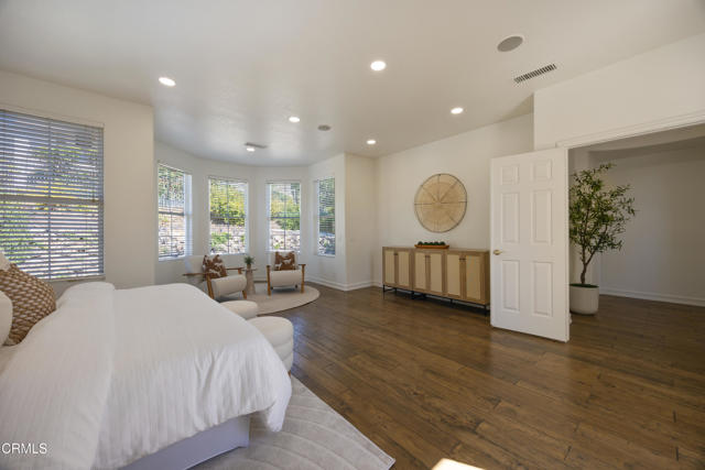 827 W Heritage Oak Court, Altadena CA: https://media.crmls.org/mediaz/7e26a5ad-b0cf-4ec4-b1da-53da02689f3c.jpg